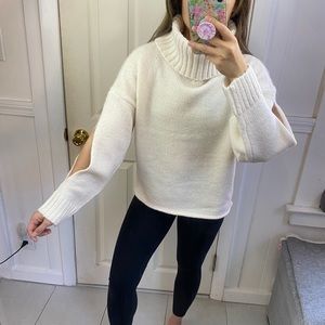 🆕 Ivory Off white Open Sleeves turtleneck sweater